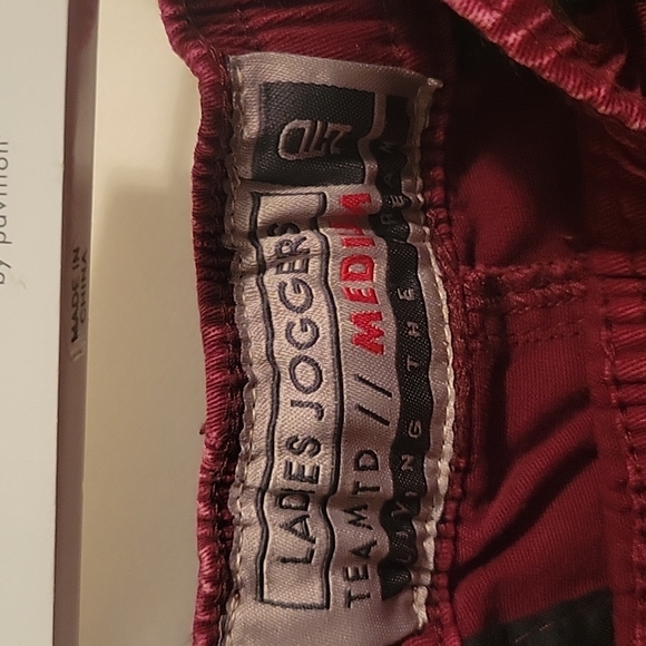 Team LTD ladies maroon distressed joggers - Picture 4 of 4